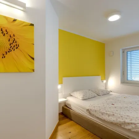 Chalet Honeycomb And